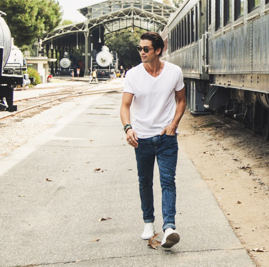 Man wearing a true classic white v-neck t-shirt